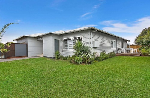 Blue Bay Maison | BLUE BAY COTTAGE - FAMILY FRIENDLY, WALK TO BEACH