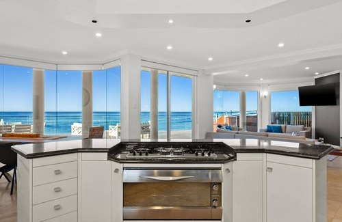 Blue Bay Maison | Blue Bay On The Beach - Luxury Beachfront Home with direct beach access