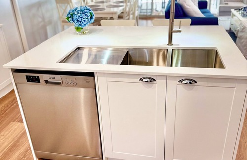 Brisbane Waterfront Maison | Blue Bee Cottage - beautiful brand new home!