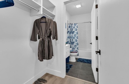 Elizabeth Appartement | Blue Bliss Indoor Pool, FREE Parking, Near NYC