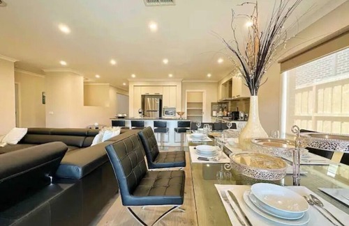 Torquay Maison | "Blue Breeze " Luxury Home at Torquay
