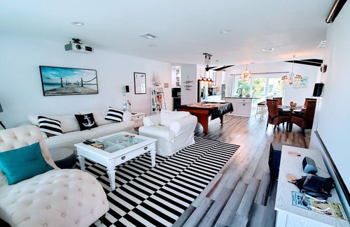Tropic Palms Maison | Blue Buddha Beach - Private Pool/Spa & Home Cinema