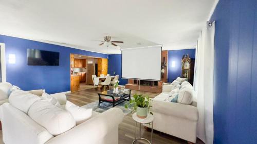 Hillister Maison | Blue Casita