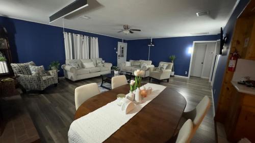 Hillister Maison | Blue Casita