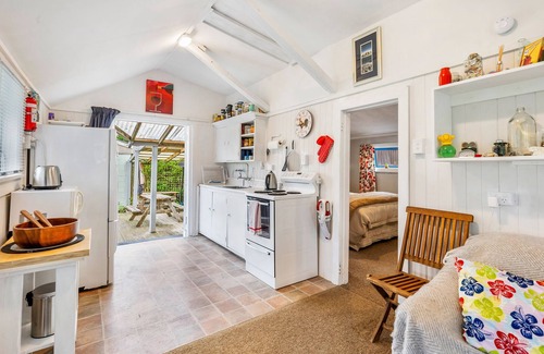 Waikanae Maison | Blue Diamond Bach - Waikanae Beach
