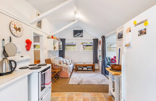 Waikanae Maison | Blue Diamond Bach - Waikanae Beach
