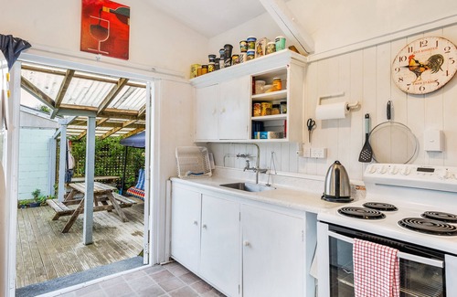 Waikanae Maison | Blue Diamond Bach - Waikanae Beach