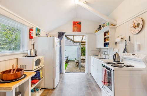 Waikanae Maison | Blue Diamond Bach - Waikanae Beach