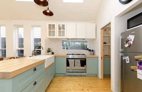 Footscray Maison | Blue Door - 3BR Unit in the heart of Footscray