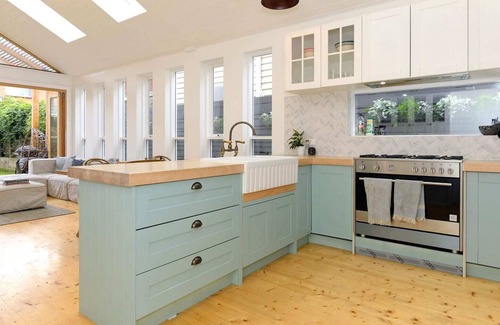 Footscray Maison | Blue Door - 3BR Unit in the heart of Footscray