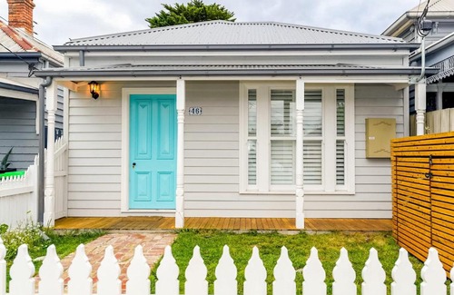 Footscray Maison | Blue Door - 3BR Unit in the heart of Footscray