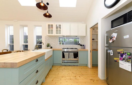 Footscray Maison | Blue Door - 3BR Unit in the heart of Footscray