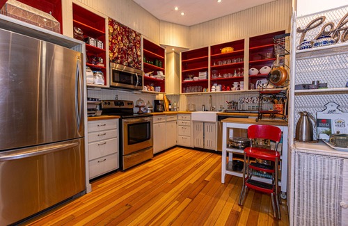 Alma Appartement | Blue Door Inn- Entire Building
