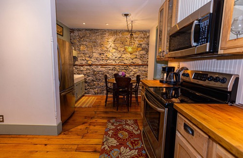 Alma Appartement | Blue Door Inn- Entire Building