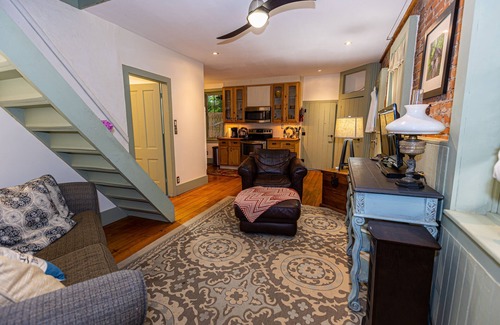 Alma Appartement | Blue Door Inn- Entire Building