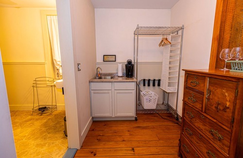 Alma Appartement | Blue Door Inn- Entire Building
