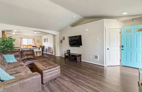 Fort Lewis Maison | Blue Door Oasis, cozy 3 bedroom, 2 bathroom home