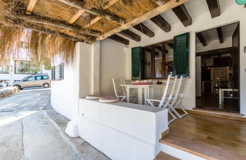 Cala San Vicente Maison | Blue fisherman house 2 By homevillas360