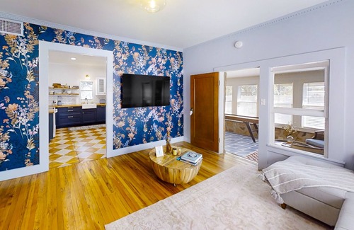 Johnson City Maison | Blue Haus with hot tub, shuffleboard, EV charger - walk to town & wineries