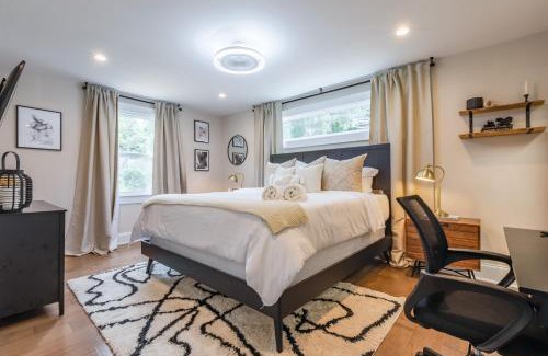 Kirkwood Maison | Blue Haven ATL Modern 4 Bedroom Retreat with Deck 10 Minutes to Downtown