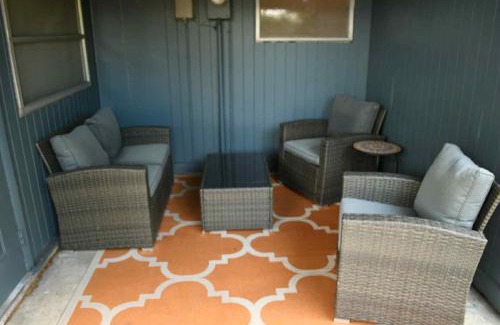 Deltona Lakes Appartement | Blue Heron Cottage Cozy 2BR Sleeps 6 Fire Pit