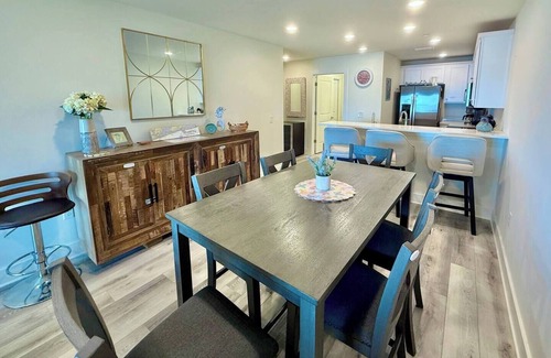 Innerarity Townhomes Maison | Blue Heron: Kayaks, Bay Views & more!