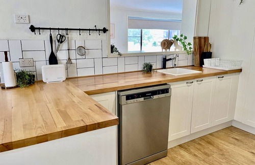 Nowra Maison | Blue Horizon House with Private Pool. Pet Friendly