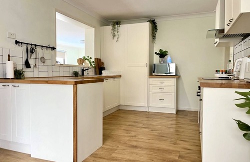 Nowra Maison | Blue Horizon House with Private Pool. Pet Friendly