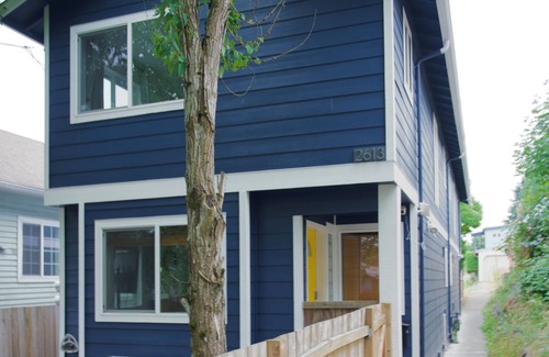 Mann Maison | Blue House in Central District