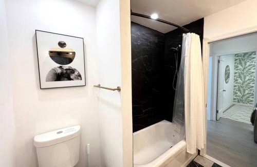 New Fairfield Chalet De Ski | Blue House, King Bed, Grill, Pool Table, Air Hockey, Ping Pong