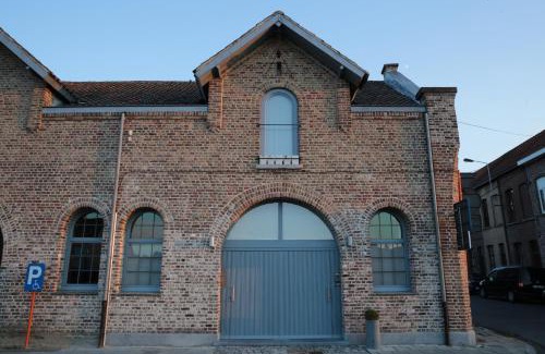 Kortrijk Maison | Blue House On The Water