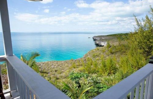 Gregory Town Maison | Blue Love Point home