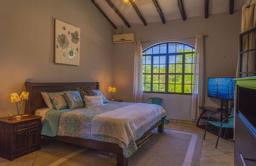 Las Olas Beach Community Maison | Blue Mimosa House Located in Hills of Esterillos Oeste
