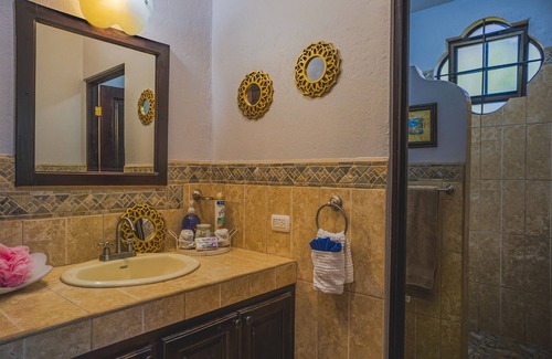 Las Olas Beach Community Maison | Blue Mimosa House Located in Hills of Esterillos Oeste