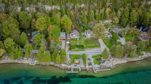 Wiarton Maison | Blue Moon Waterfront W Hot Tub