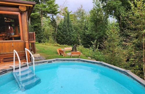 Fiddler Lake Resort Chalet De Ski | Blue Moose : spa , piscine et accès lac