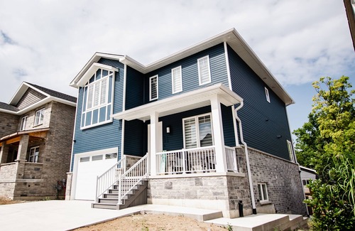 Grand Bend Maison | *Blue Pearl Beach House* in Grand Bend Lower Unit