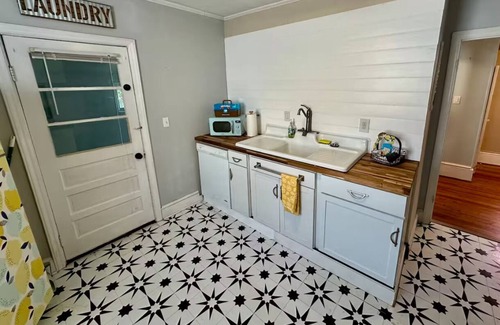 Old Southwest Appartement | Blue Ridge Bliss - Historic Roanoke Apt Near Carilion & Downtown - Pet Friendly