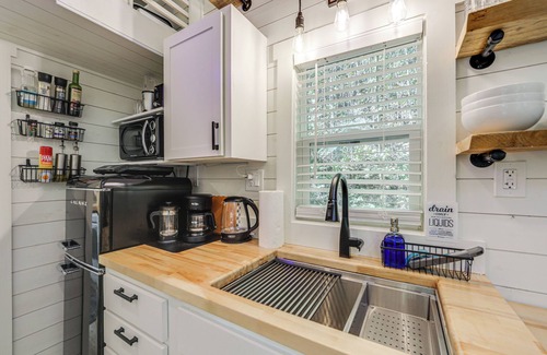 Old Fort Appartement | Blue Ridge Mountain Tiny Home: Escape to Nature!