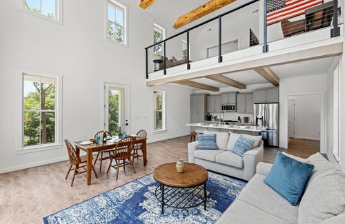 Afton Maison | Blue Ridge Mountain Views - Heart of VA Wine Country