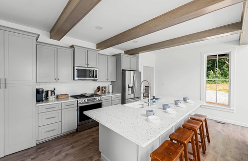 Afton Maison | Blue Ridge Mountain Views - Heart of VA Wine Country