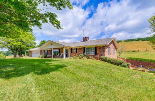 Laurel Springs Maison | Blue Ridge Mtn Views Ranch-Style Home in Sparta!
