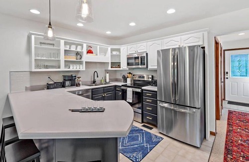 Frank Maison | Blue Ridge View Pet Friendly, Deck, Grill