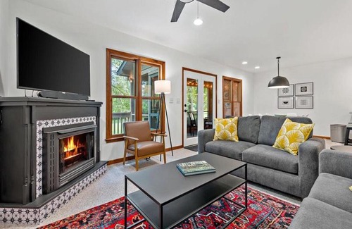Frank Maison | Blue Ridge View Pet Friendly, Deck, Grill