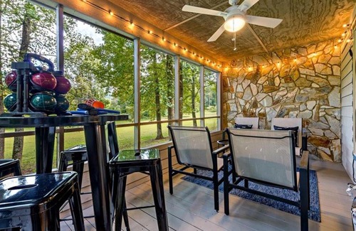 Frank Maison | Blue Ridge View Pet Friendly, Deck, Grill