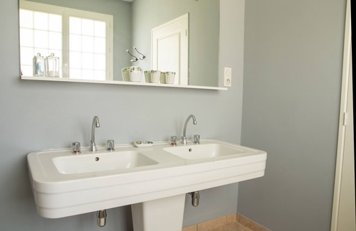 Vergt Maison | Chambre bleue : une suite confortable au coeur d'un domaine périgourdin