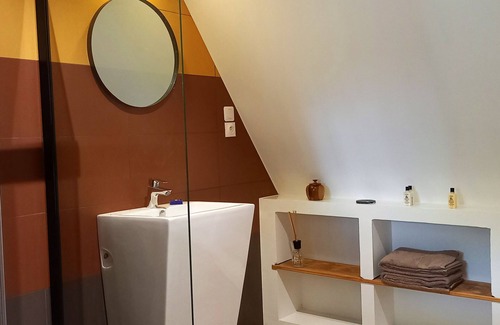 Angiens Lit Et Petit-Déjeuner | Blue room for 4 people at "Maison Silleron". Breakfast included. 5*