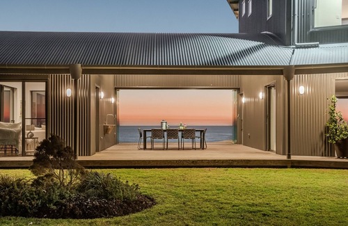 Lennox Head Maison | Blue Seas encapsulates the essence of breathtaking views
