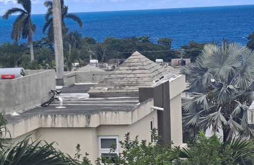 Albion Villa | Blue Seas Villa 2 in Montego Bay with AC, WiFi large property with sea view
