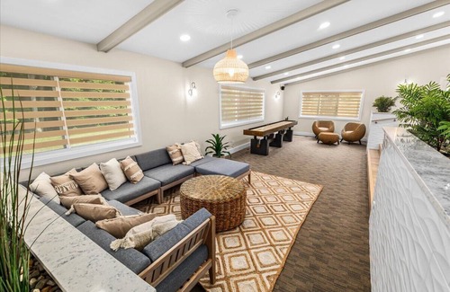 Farmington Hills Maison | Blue Skies Retreat - Custom-Built Retreat in the Suburbs!